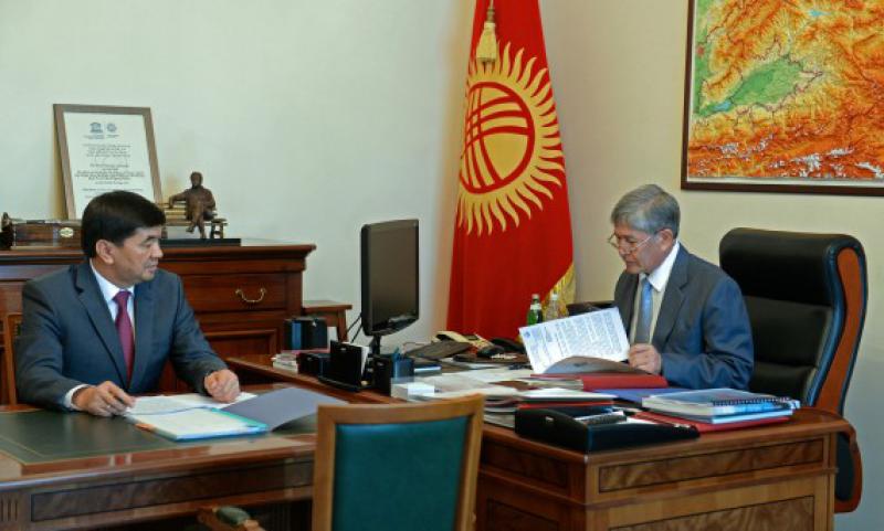 Президент А. Атамбаев и председатель Соцфонда М. Абулгазиев обсудили предстающее повышение пенсий