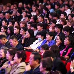 Социалдык кызматкерлер жана профсоюздар күнү: Токтогул Сатылганов атындагы Улуттук филармонияда чоң майрам