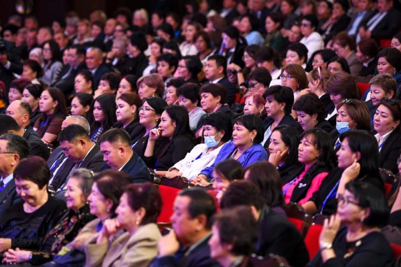 Социалдык кызматкерлер жана профсоюздар күнү: Токтогул Сатылганов атындагы Улуттук филармонияда чоң майрам